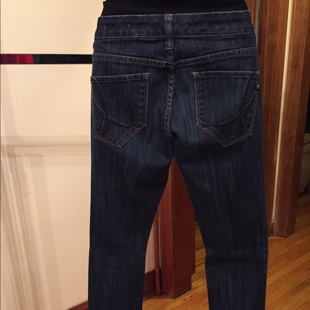 GENTLY WORN JEANS DARK RINSE SIZE 28 SHORT